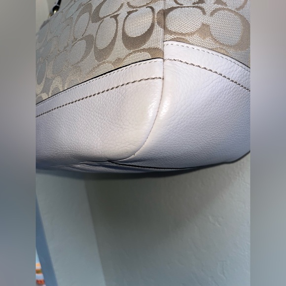 Coach Park Signature Cream and White Bag with side pockets and dust bag - Picture 6 of 15